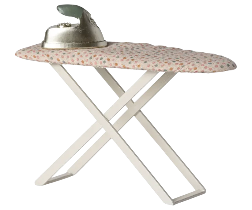 Iron & Ironing Board, Mouse