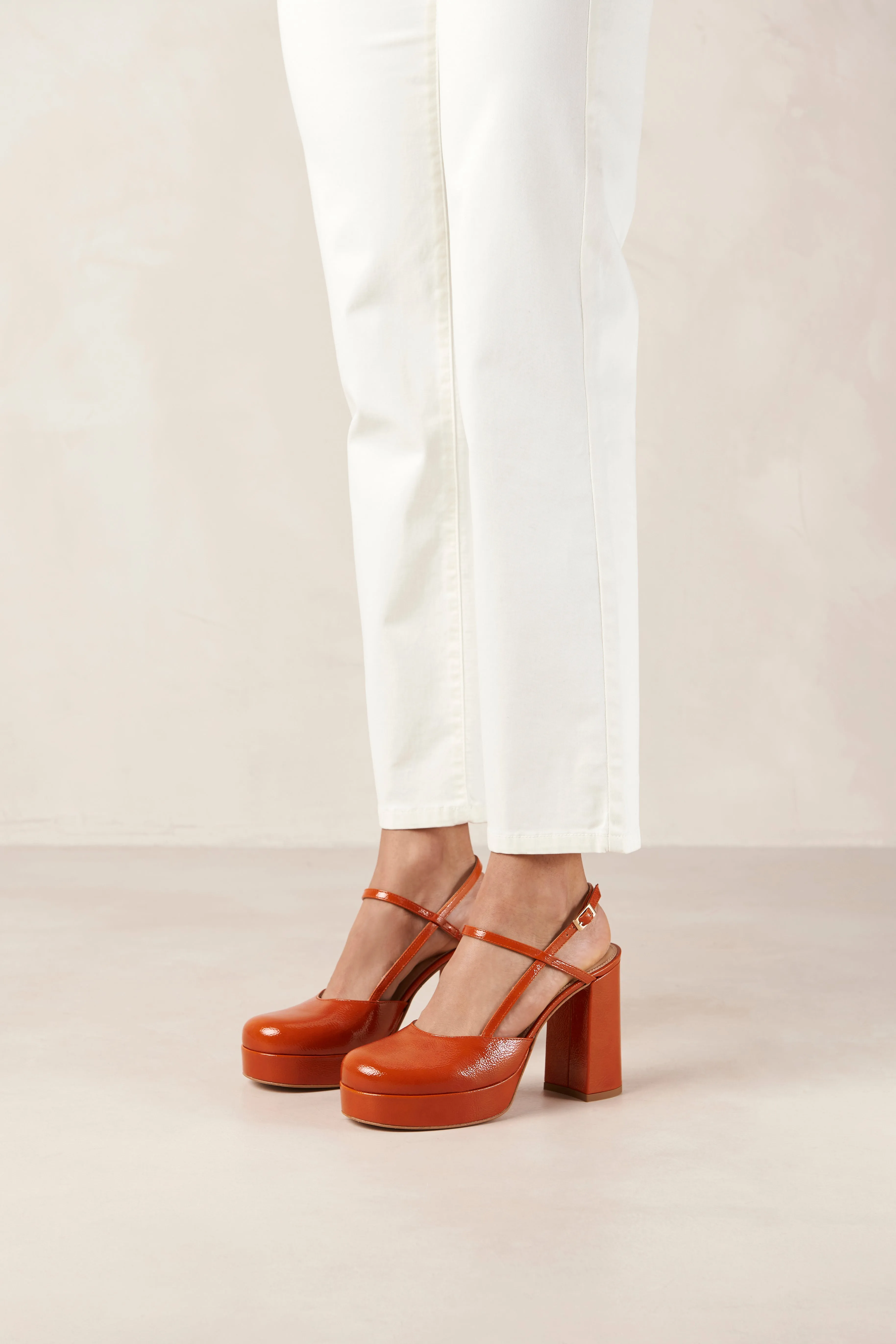Louella Onix Orange Leather Pumps