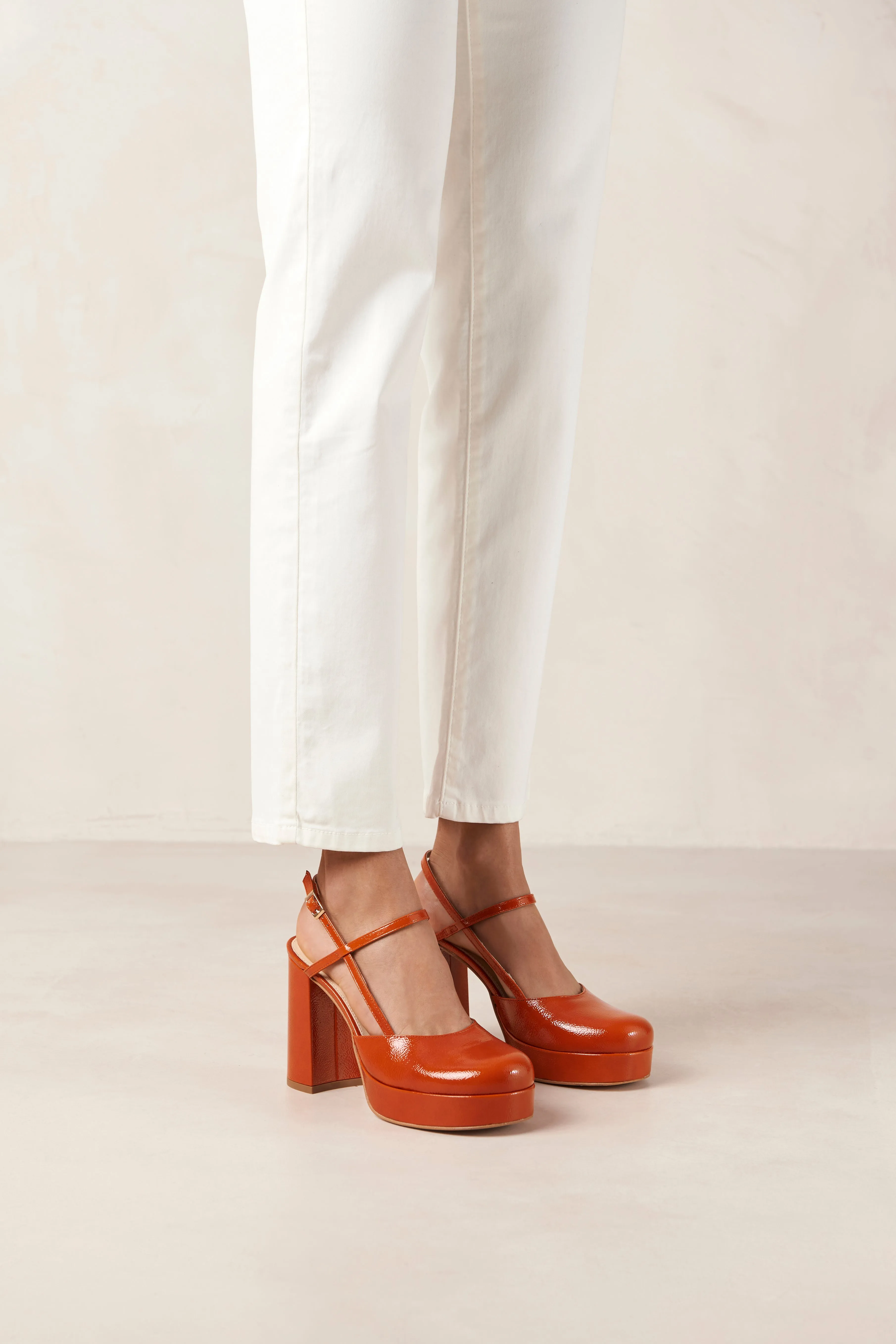 Louella Onix Orange Leather Pumps