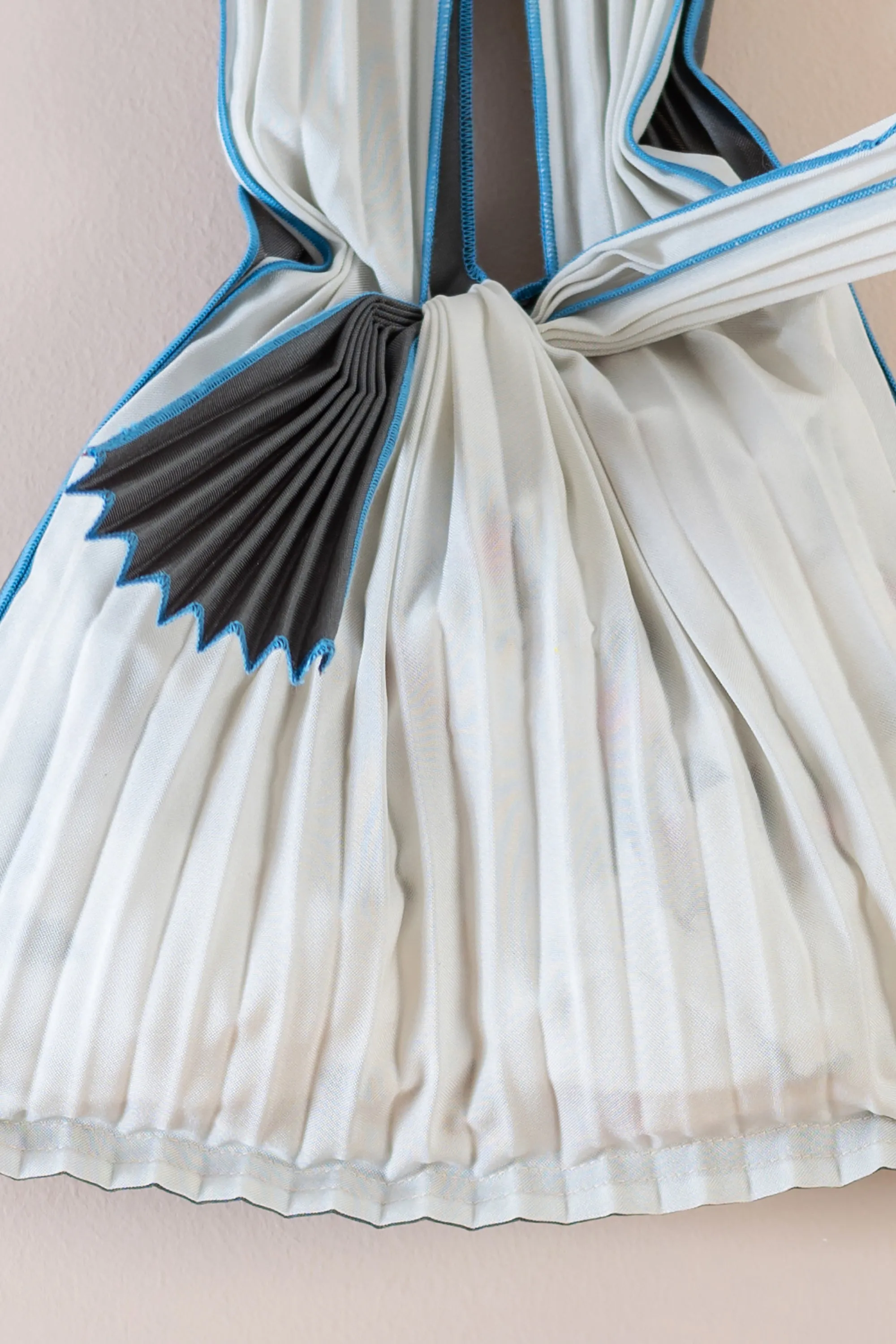 Vertical Pleated Mini Tote Bag - Snow White & Grey